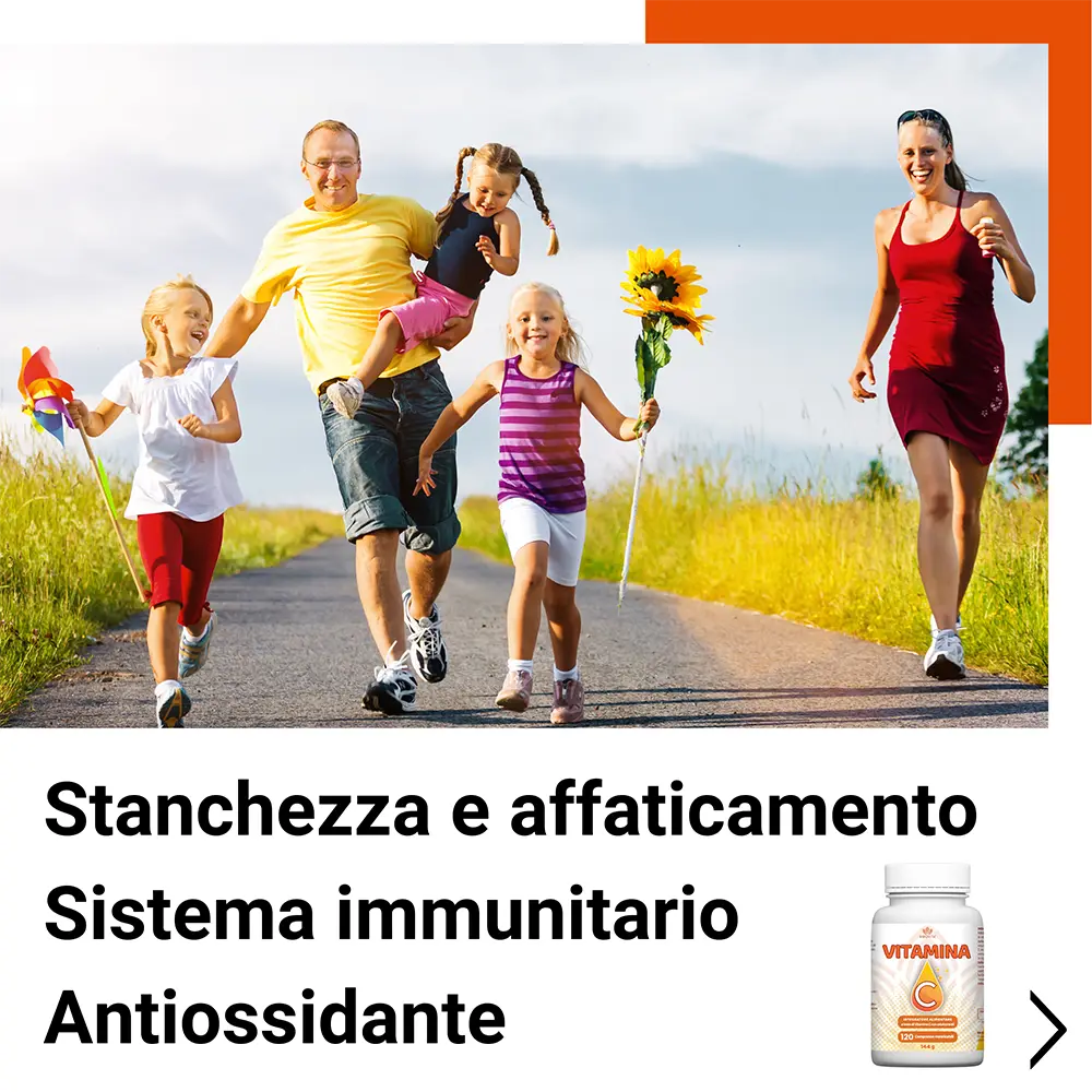 Famiglia felice che corre all’aperto simbolo di energia e benessere con Vitamina C Ribovita® per supporto sistema immunitario, stanchezza e azione antiossidante.